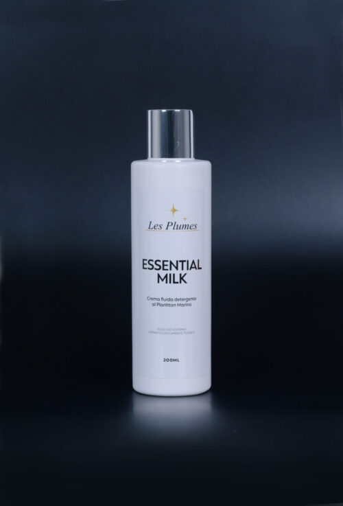 Latte detergente ricco di principi attivi idratanti adatto per ogni tipo di pelle, normale e secca. Rimuove delicatamente tutte le impurità del viso.
