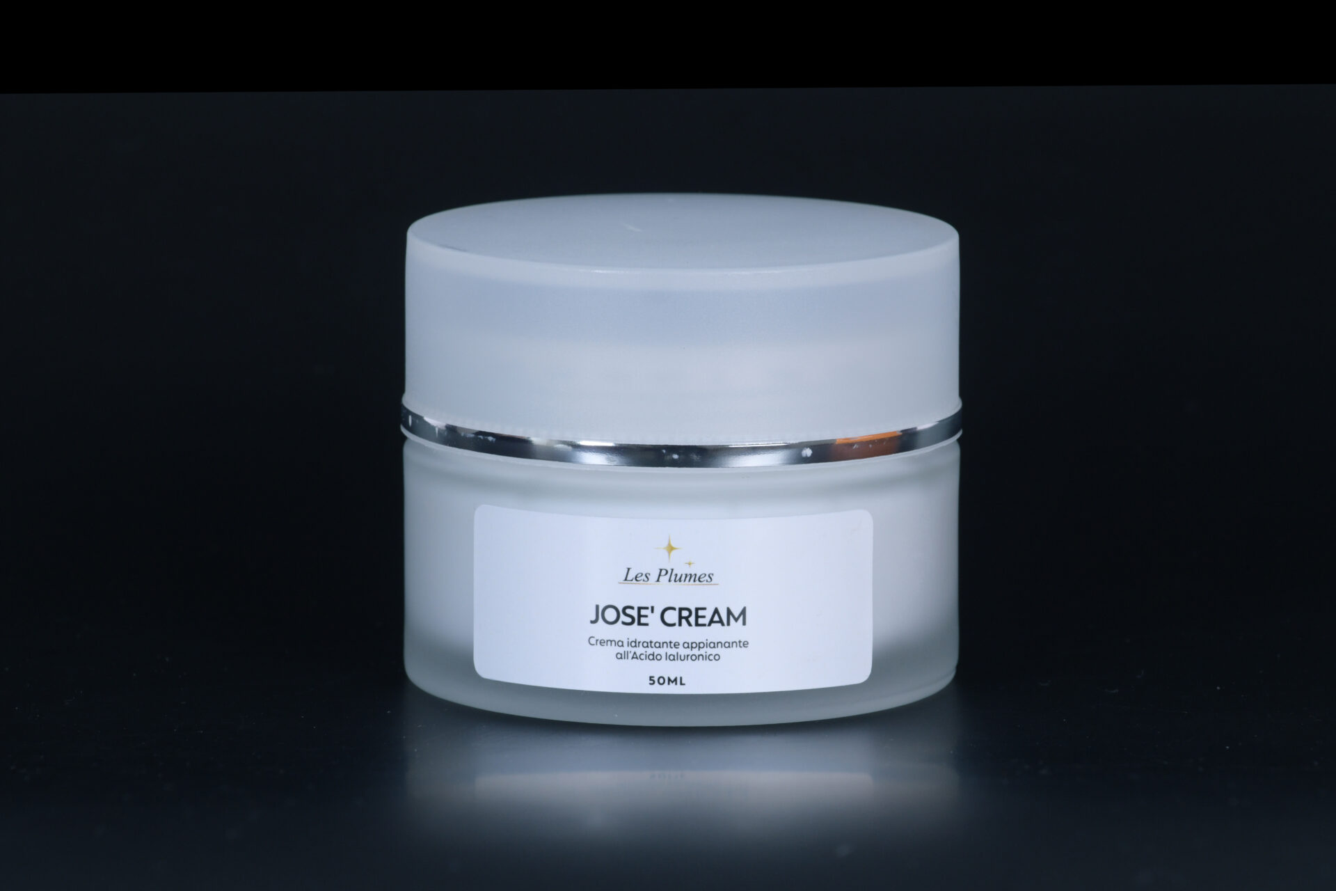 Crema Acido Ialuronico Viso idratante sviluppata per aiutare la pelle del viso a riacquistare la naturale elasticità con un' effetto idratante e rimpolpante
